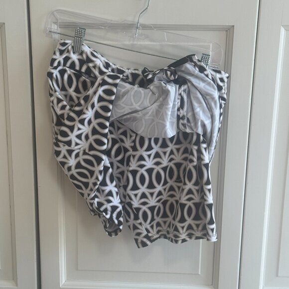 Black and White (with gold accenets) Lulu-B Medium Skort - Picture 3 of 4